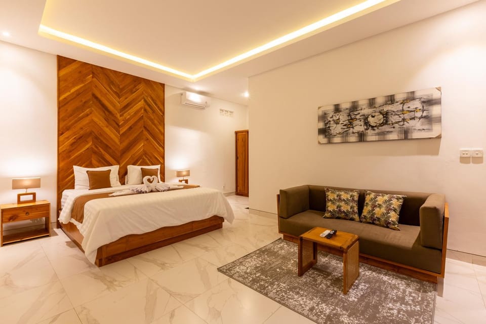Bed, Living room, Photo of the whole room, Seating area, Bedroom