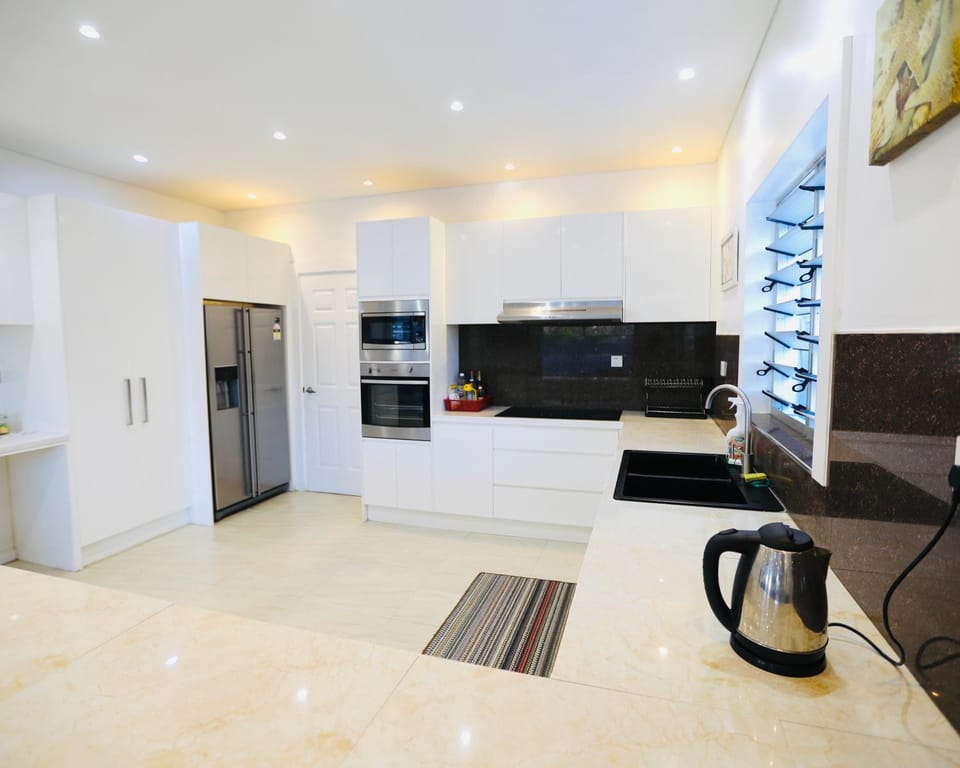 Coffee/tea facilities, Kitchen or kitchenette, minibar, oven, toaster