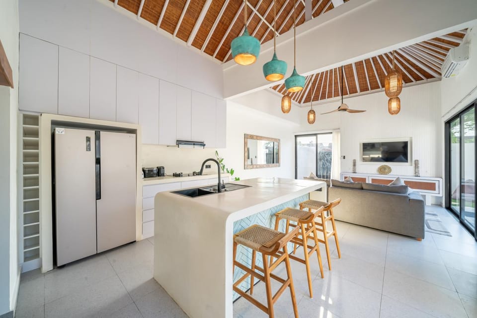 Kitchen or kitchenette, Dining area, oven, stove