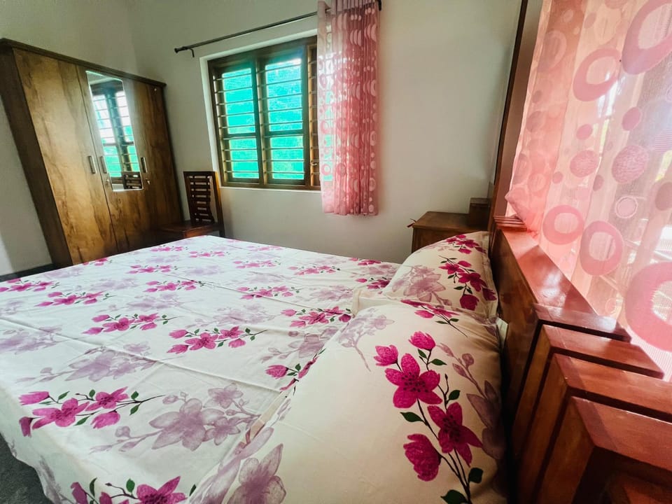 Bedroom, wardrobe