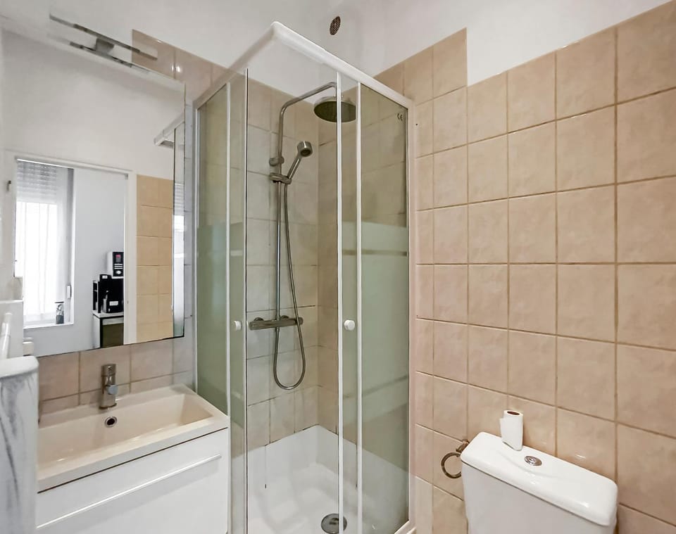 Shower, Toilet, Bathroom