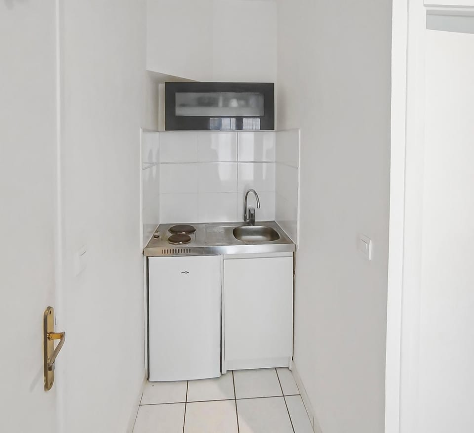 Kitchen or kitchenette, stove