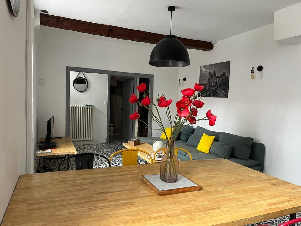 Seating area, Dining area