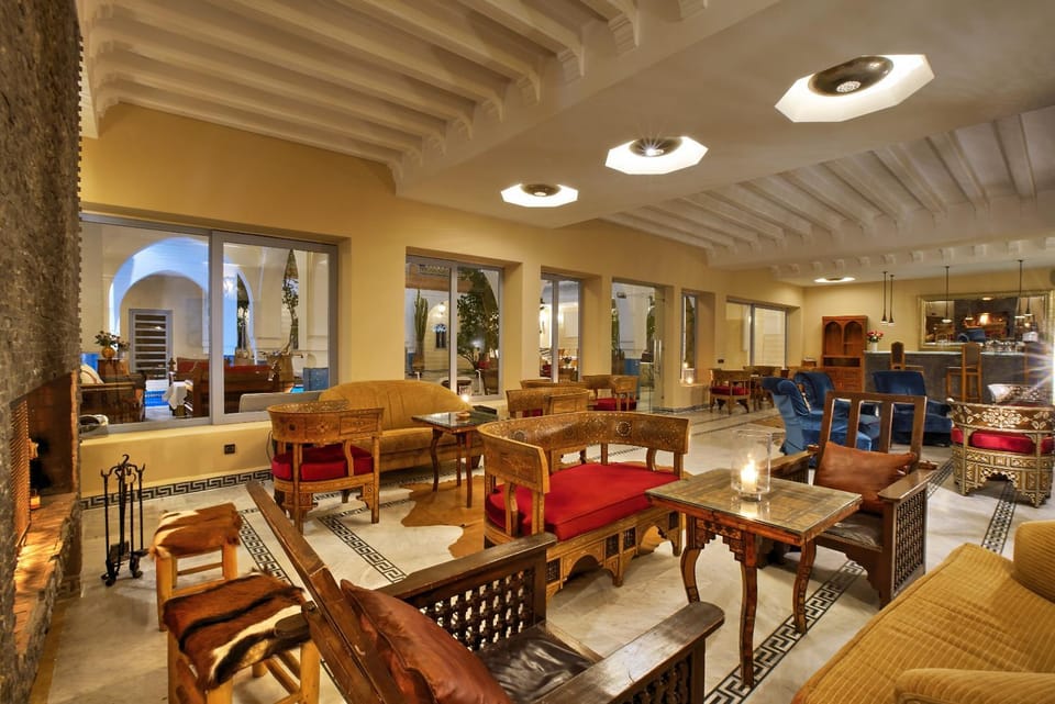 Restaurant/places to eat, Restaurant/places to eat, Lounge or bar, Breakfast, Breakfast, Lunch, Lunch
