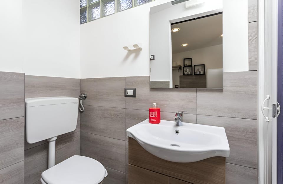 Bathroom, towels
