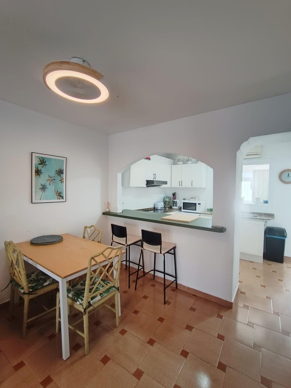 Kitchen or kitchenette, Dining area, stove