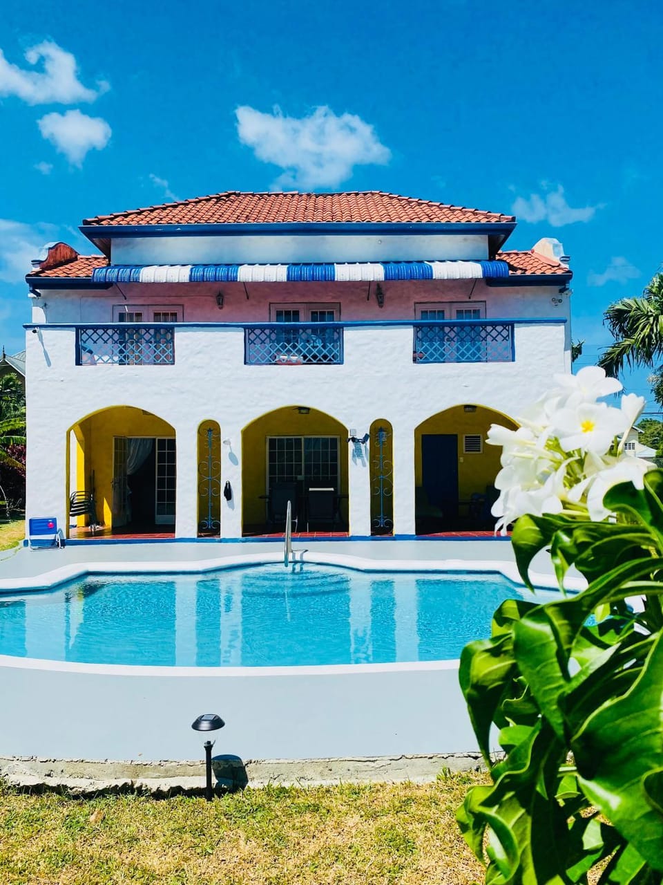 Property building, Day, Pool view, Swimming pool