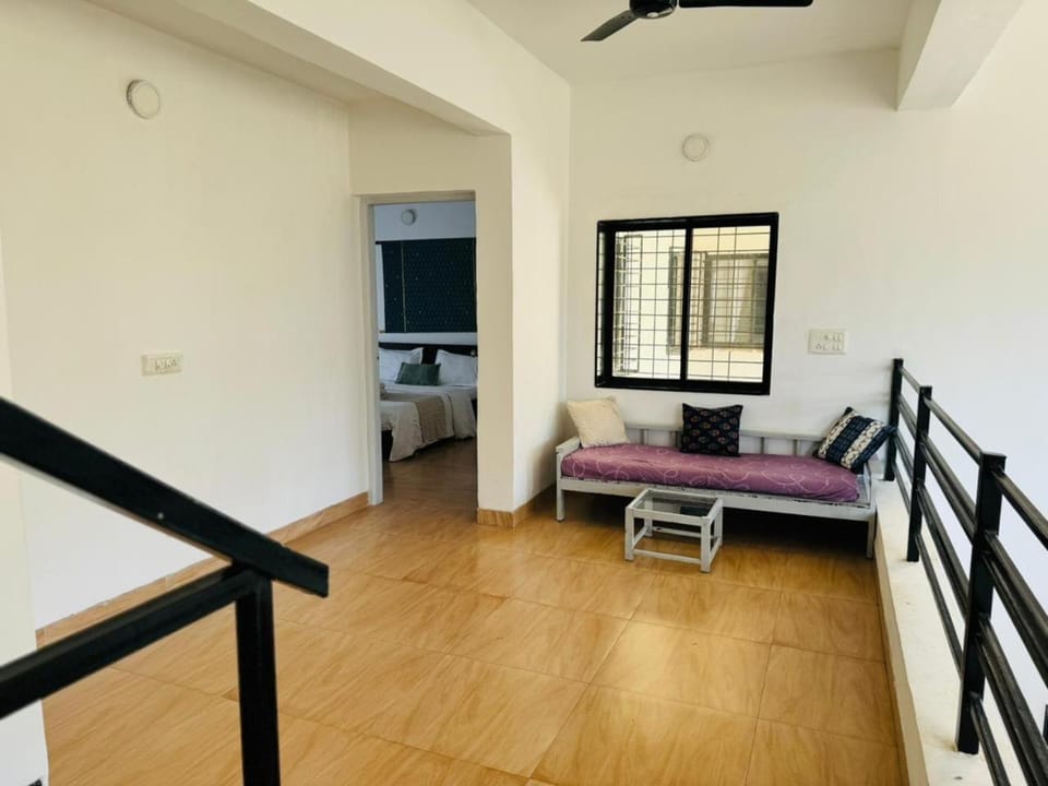 Bed, Kitchen or kitchenette, Living room, Photo of the whole room, Seating area, Dining area, Bedroom, fireplace