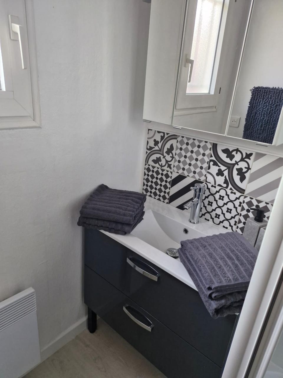 Bathroom, towels