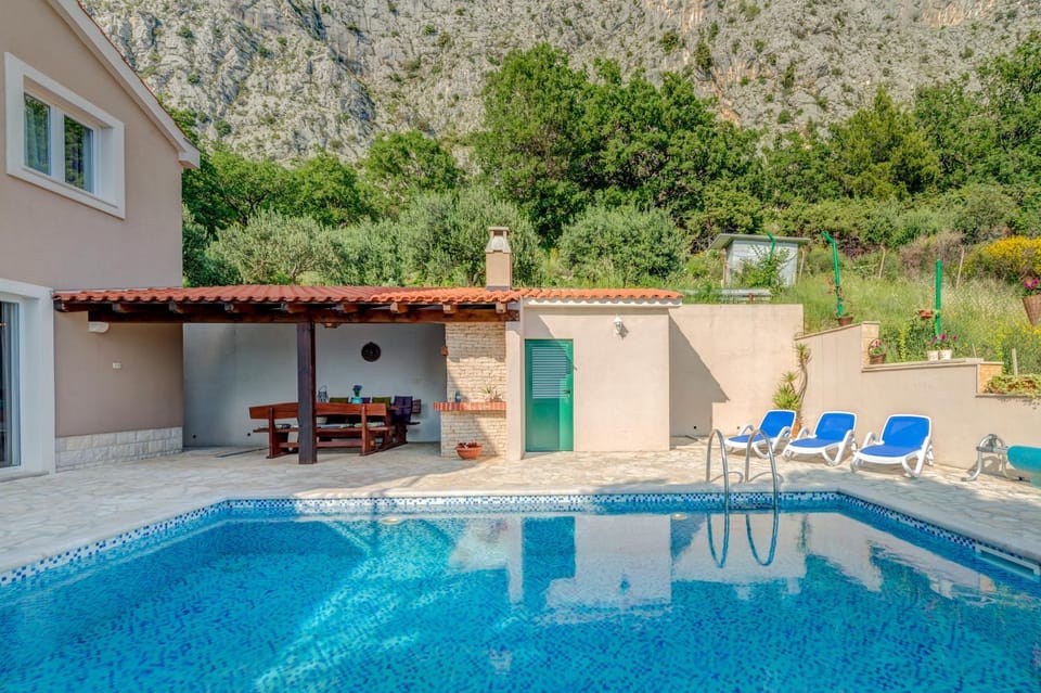 Patio, BBQ facilities, Balcony/Terrace, Swimming pool
