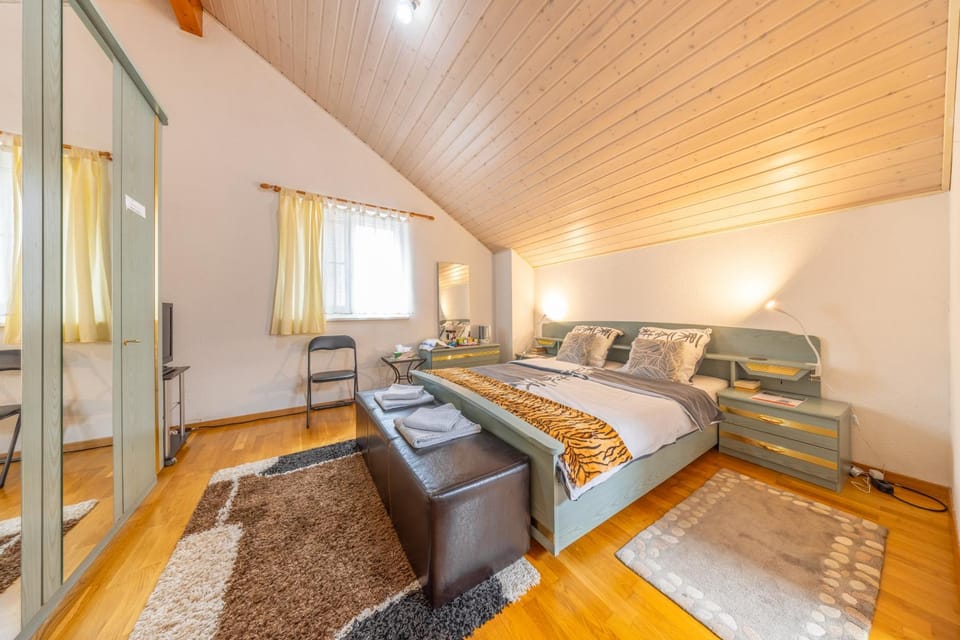 Guest room à la maison de la Plage Vacation rental in Haute-Savoie