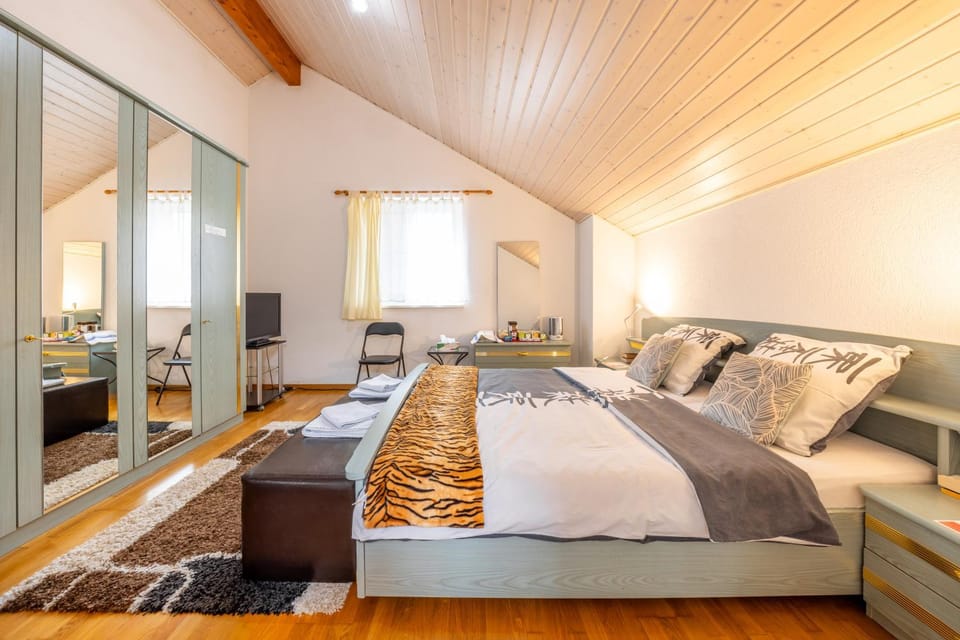 Guest room à la maison de la Plage Vacation rental in Haute-Savoie