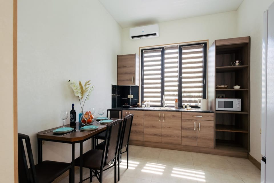 Kitchen or kitchenette, Dining area, air conditioner
