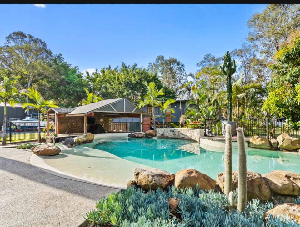 Spring, Day, Natural landscape, Garden, Garden view, Pool view, Swimming pool, sunbed