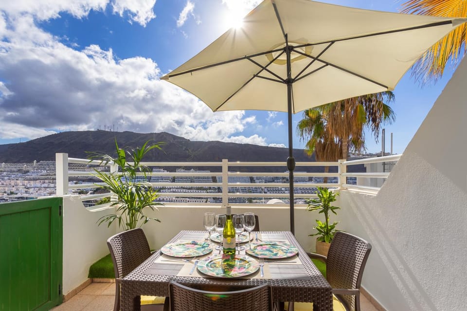 Patio, Balcony/Terrace, Dining area, Mountain view