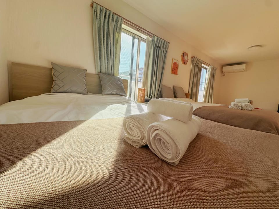 Bed, Photo of the whole room, Bedroom, towels