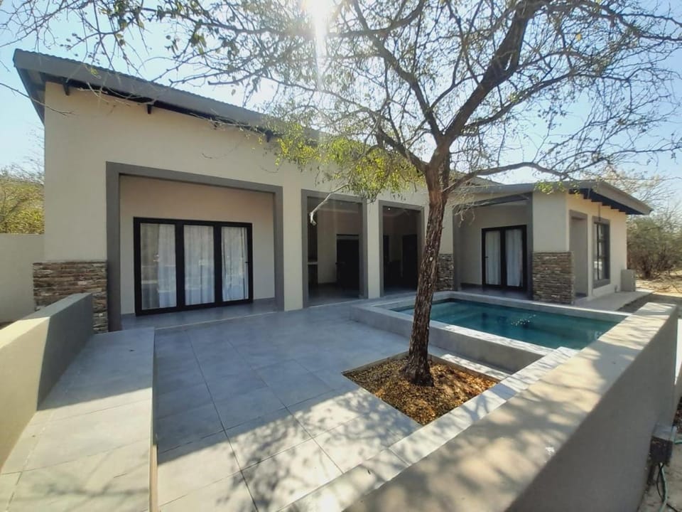 Property building, Balcony/Terrace, Swimming pool