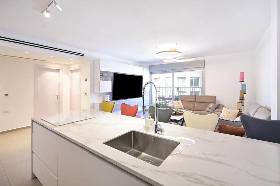 Kitchen or kitchenette, Living room