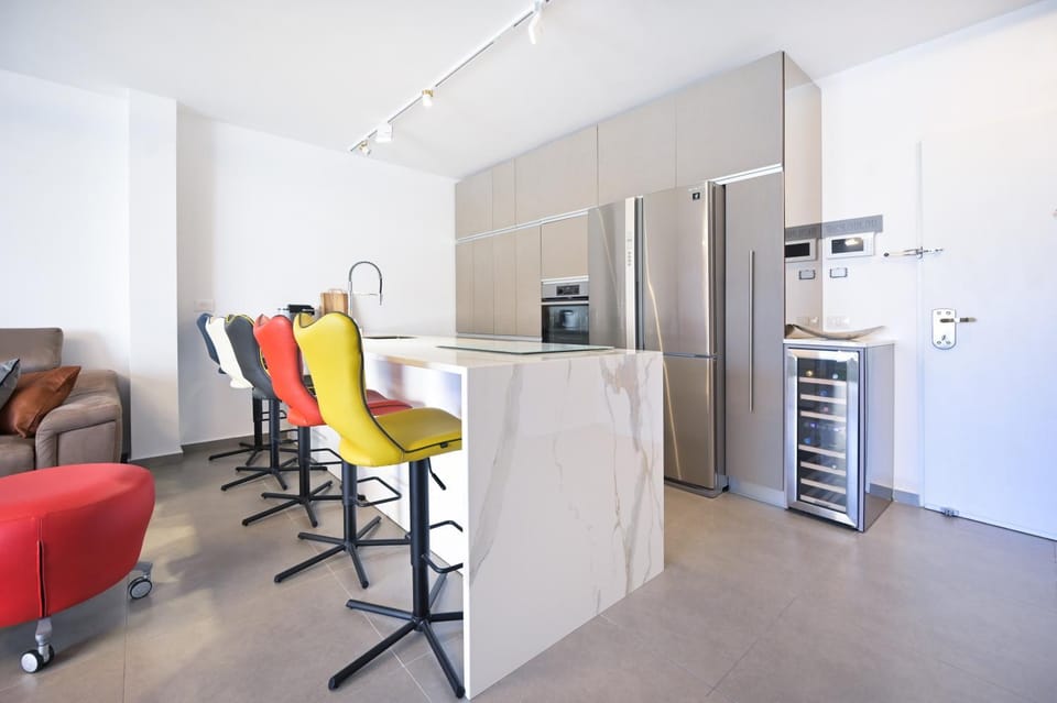 Kitchen or kitchenette, Seating area