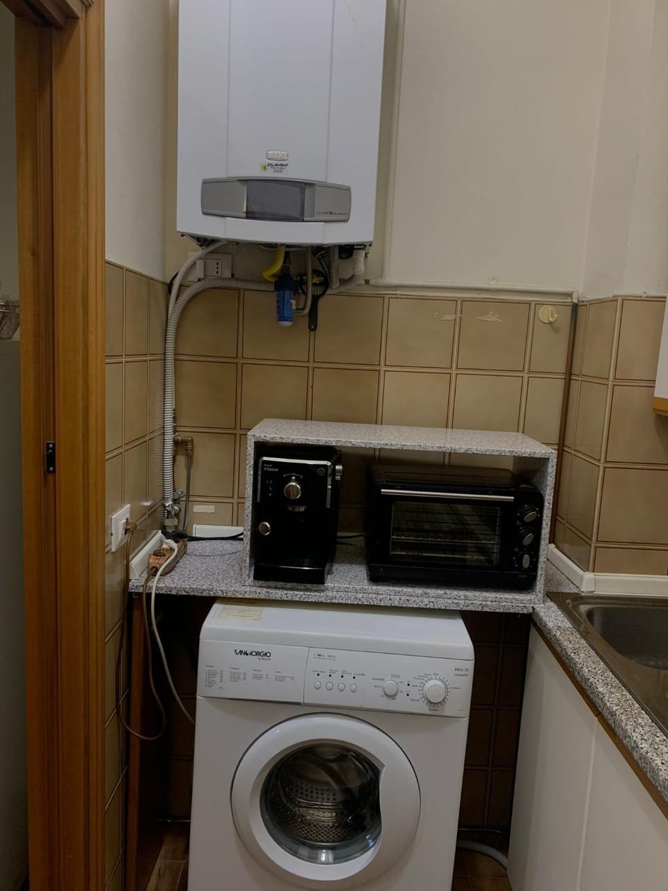 Kitchen or kitchenette