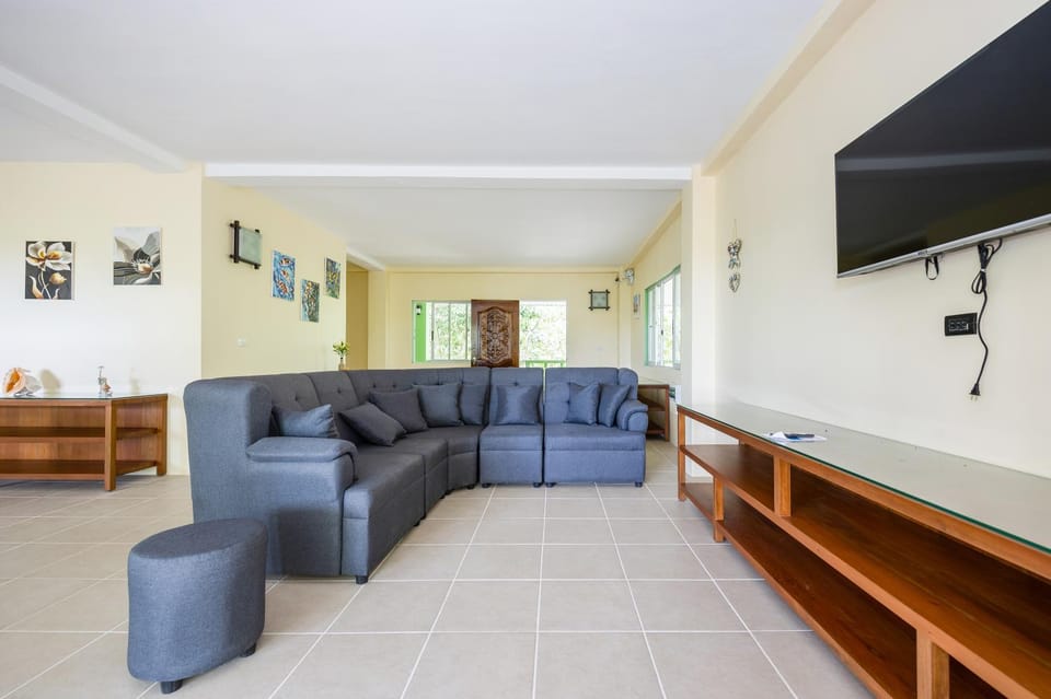 Communal lounge/ TV room, TV and multimedia, Living room, Seating area