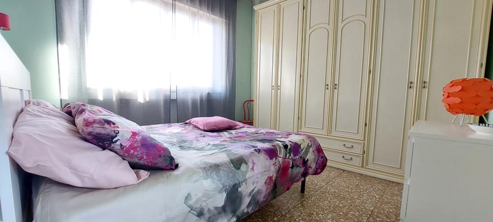 Bed, Photo of the whole room, Bedroom, wardrobe