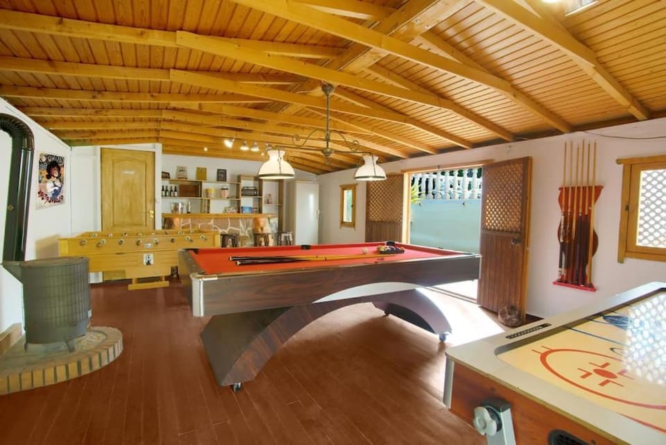 6 Bedroom Luxury Villa, Jacuzzi & heated pool 18 guests Villa in Alacantí