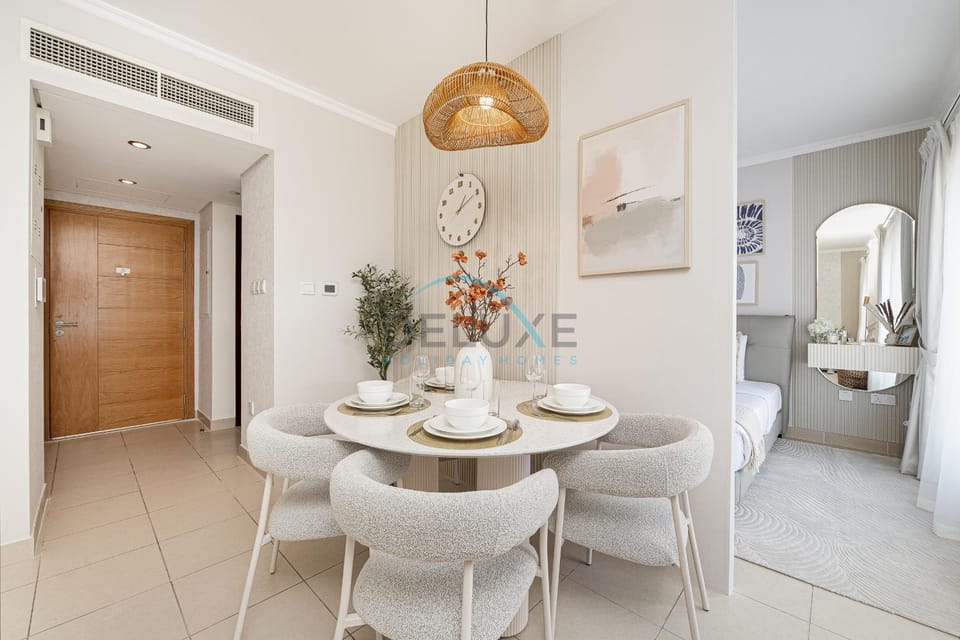 Bed, Dining area