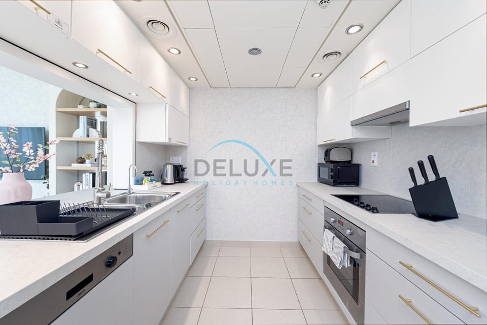 Kitchen or kitchenette, dishwasher, stove, toaster