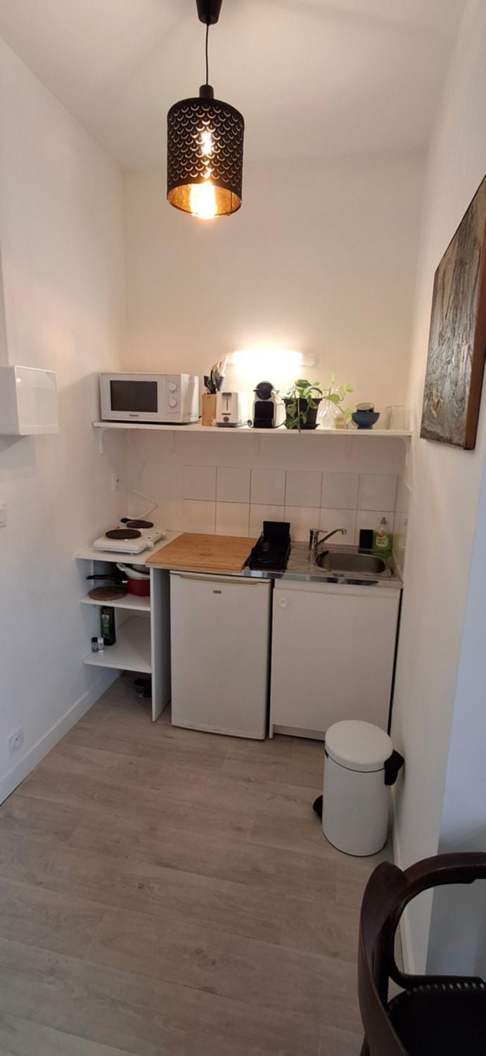 Kitchen or kitchenette, toaster
