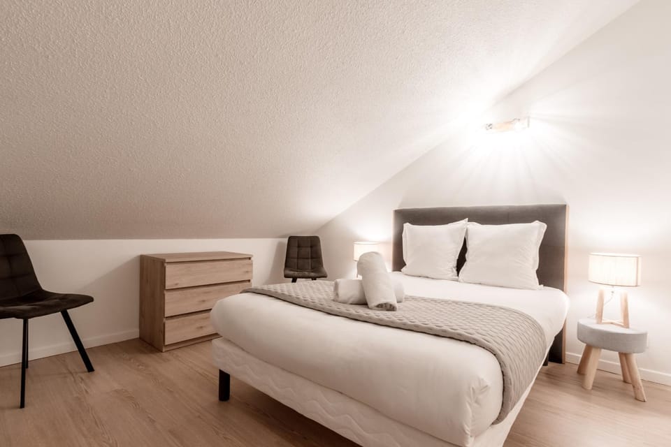Bed, Bedroom