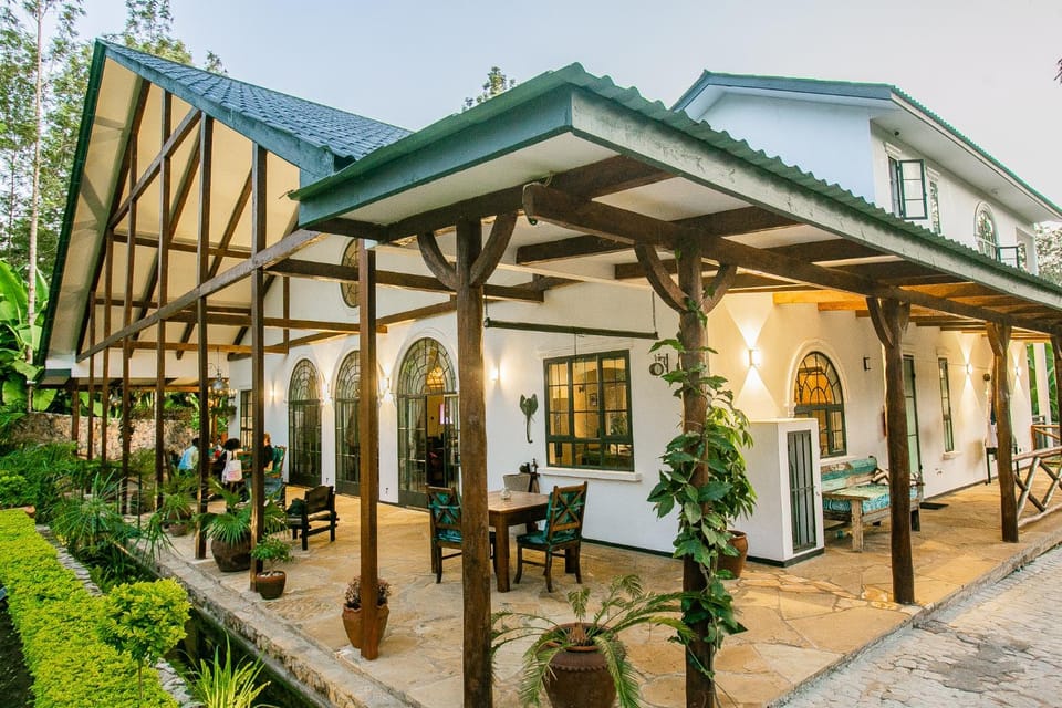 Property building, Patio, Restaurant/places to eat, Garden, Garden view