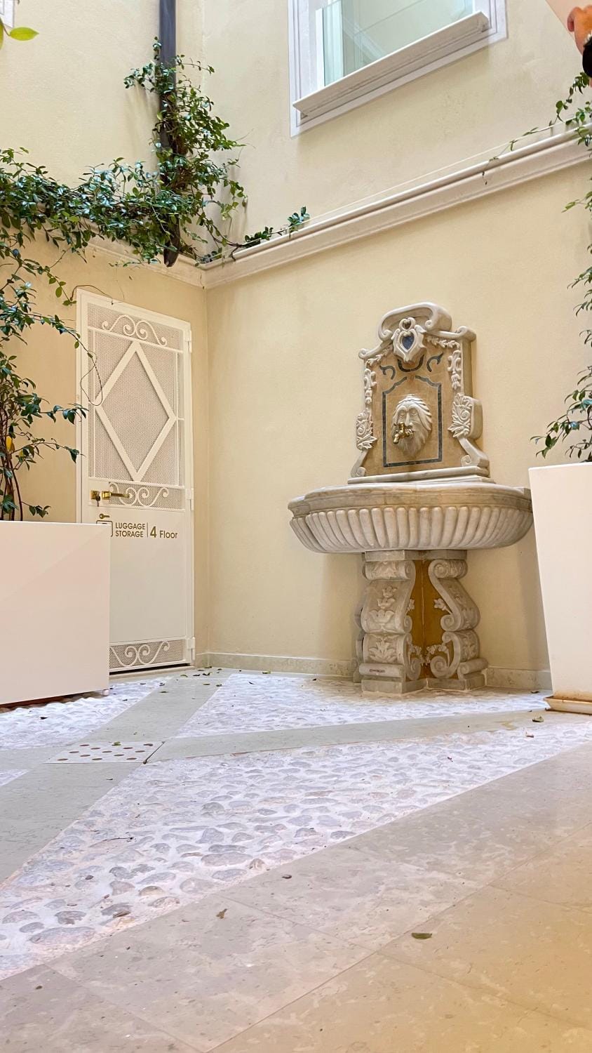 Communal lounge/ TV room