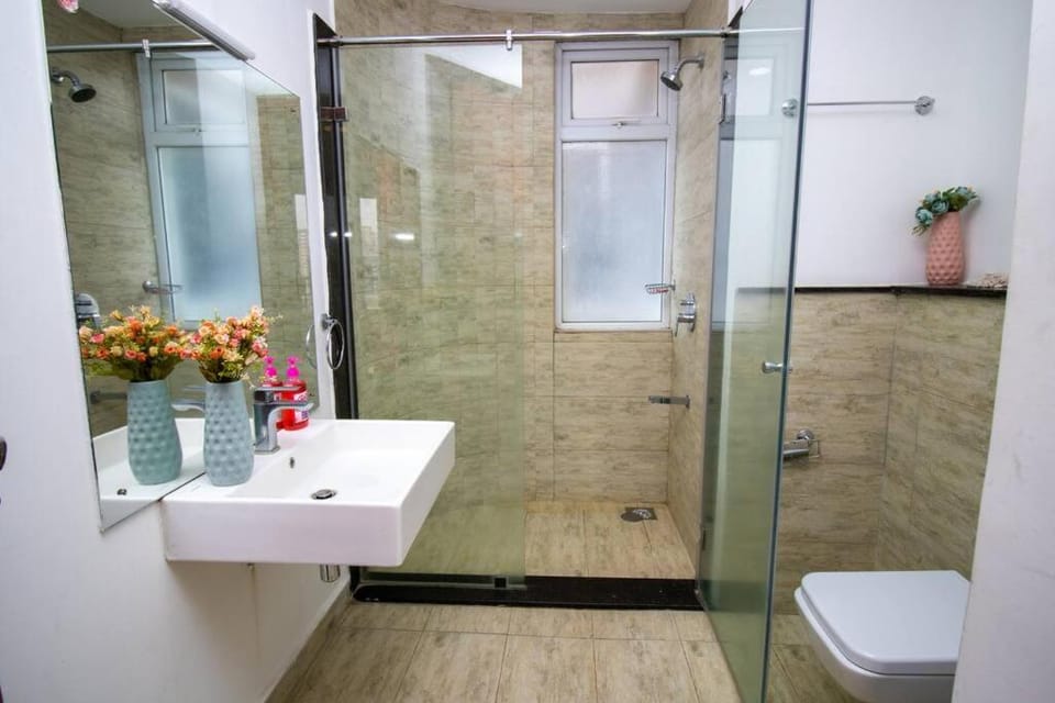 Elegant 2 BED apt in Kilimani with balcony views Apartment in Nairobi