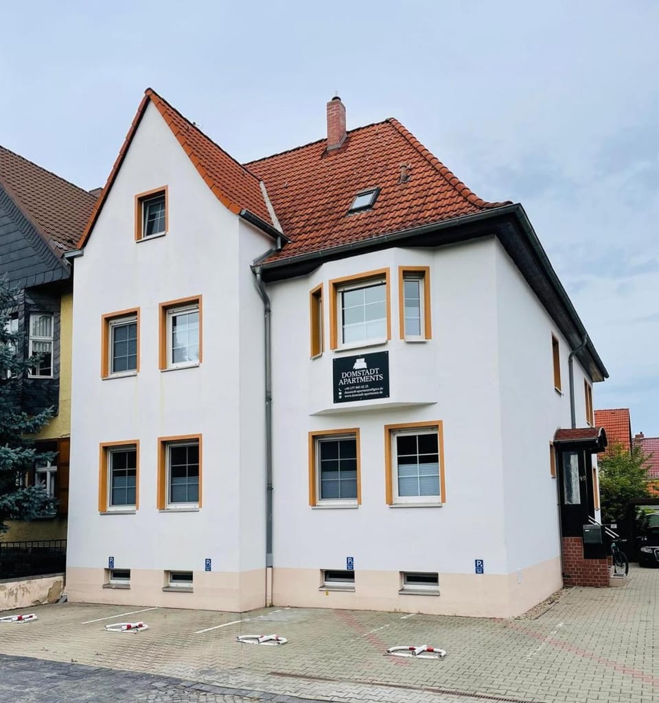 Property building, Neighbourhood