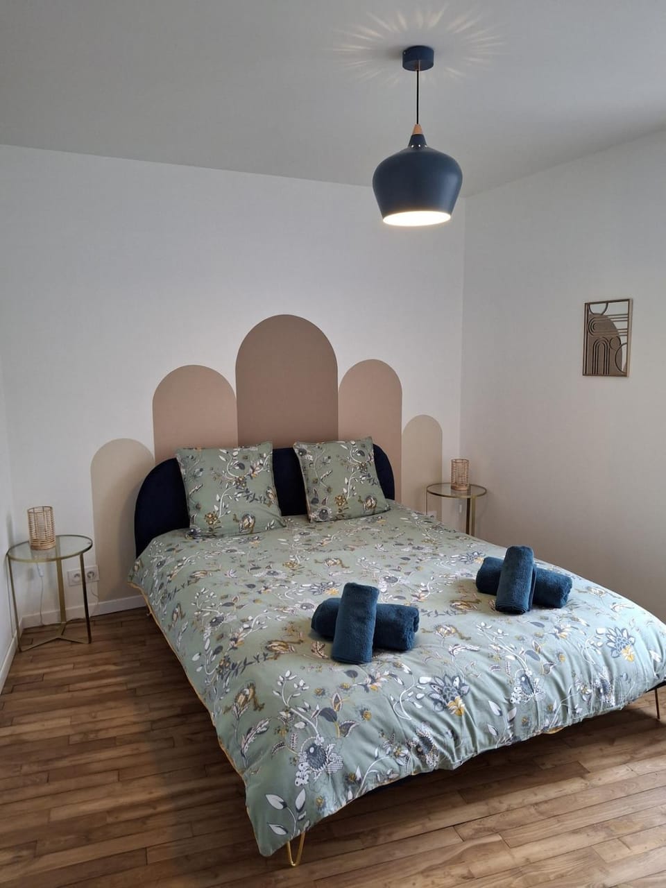 Bed, Photo of the whole room, Bedroom