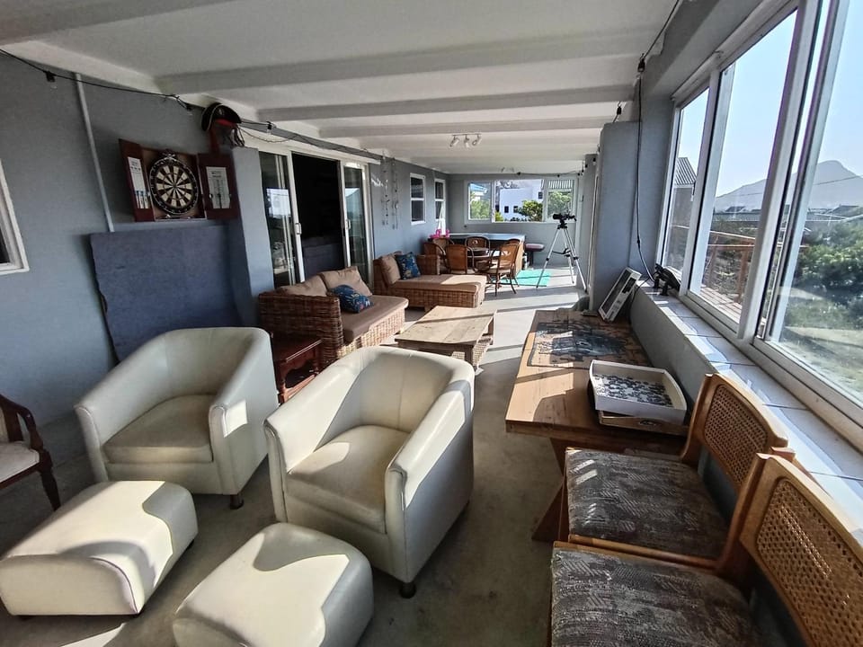 Darts, Balcony/Terrace, Seating area