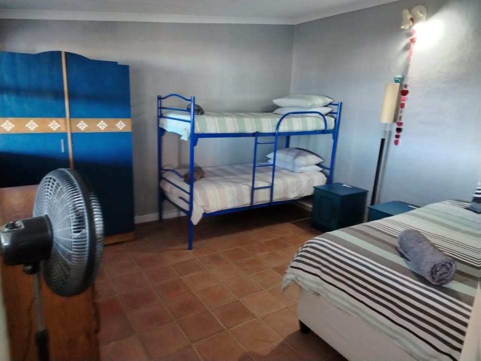 Bedroom, bunk bed