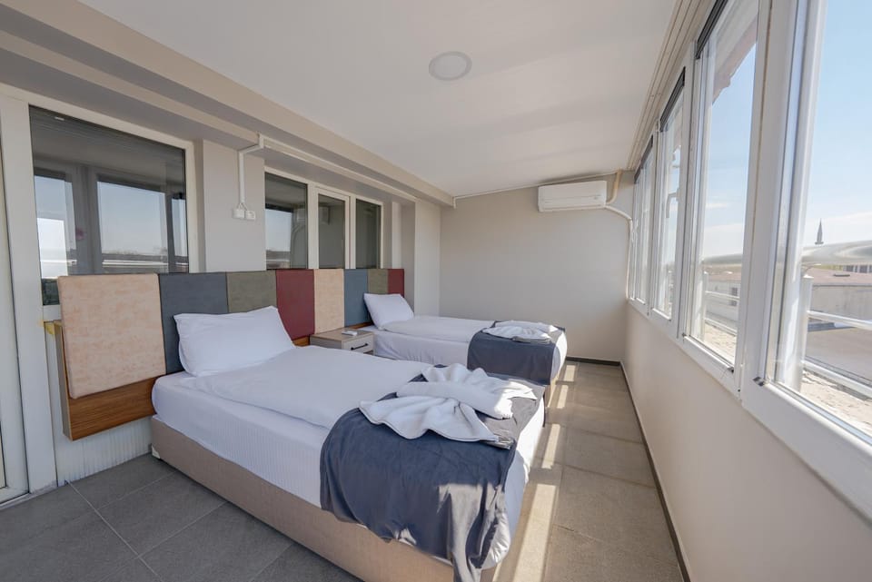 Bed, Photo of the whole room, towels, air conditioner