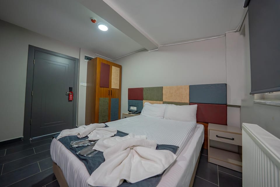 Bed, Bedroom, towels, wardrobe