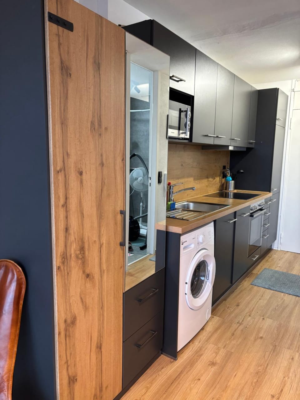 Kitchen or kitchenette, oven, stove
