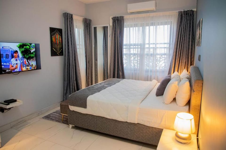 Bed, TV and multimedia, Bedroom