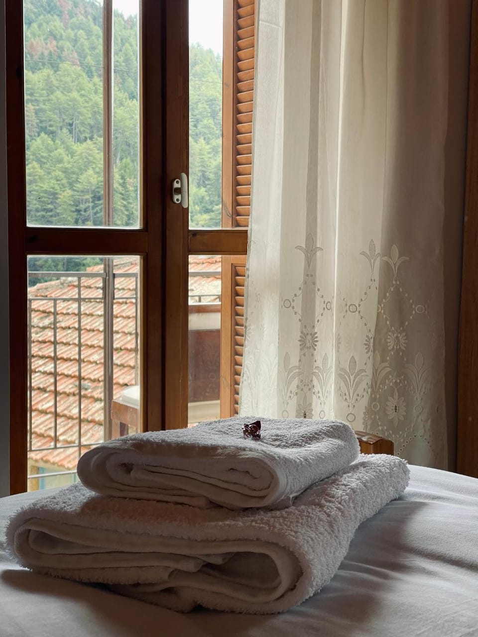 Bed, Photo of the whole room, Bedroom, towels