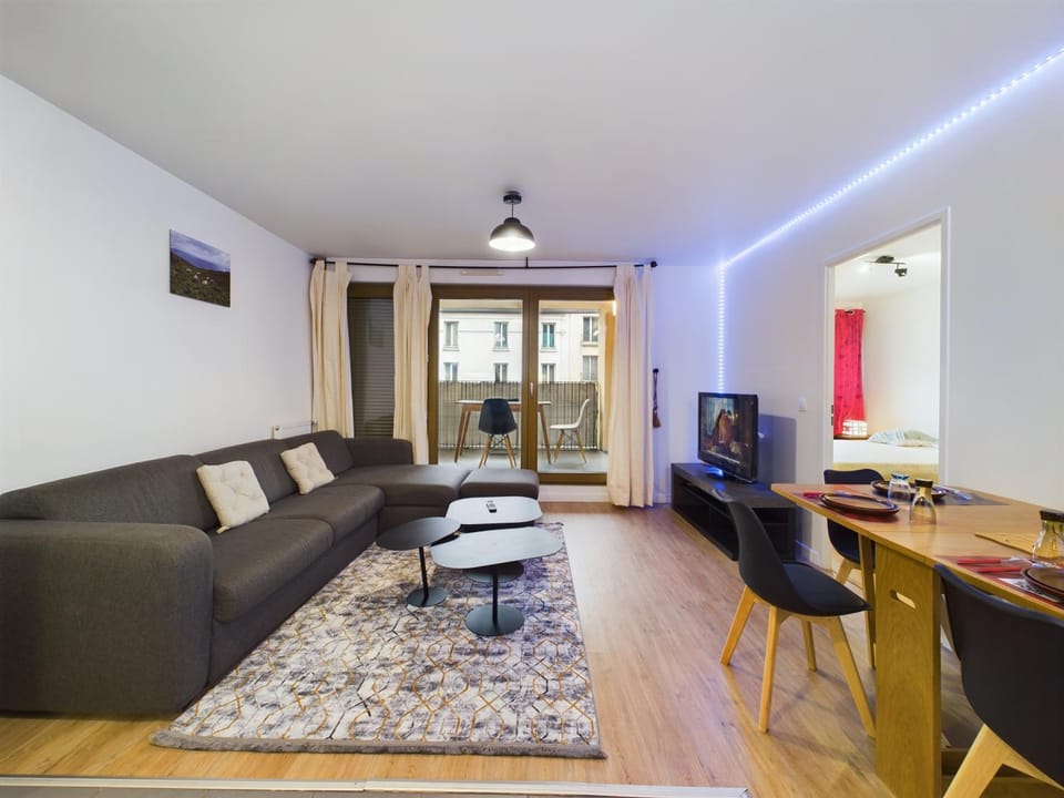 Communal lounge/ TV room, Dining area