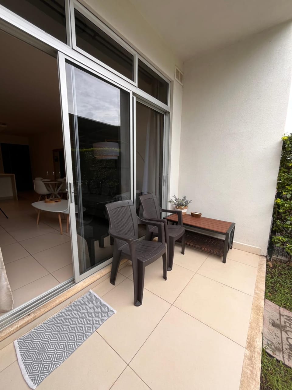 CR MARIPOSA RENTALS SANTA ANA RIVERPARK 2 BR, 2BH, Pool, Gym, WALK EVERYWHERE Apartment in San José Province