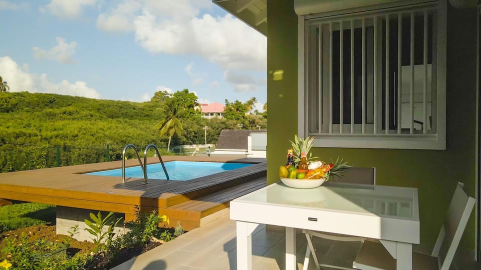 Dining area, Swimming pool