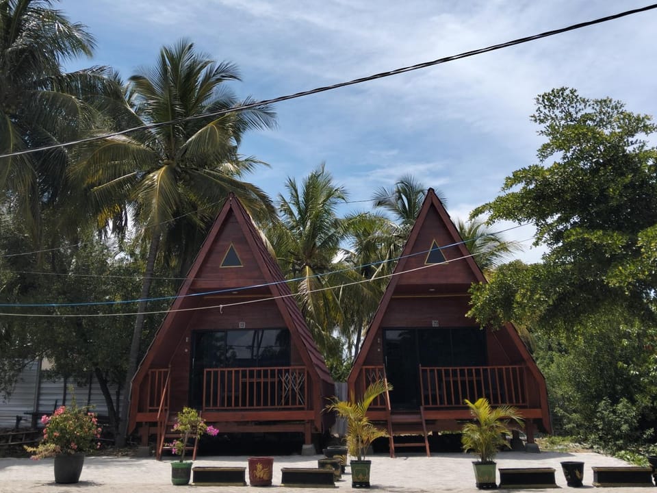 Hotel Villa Beach Transit 2 & Whaleshark Tour Hotel in West Nusa Tenggara, Indonesia