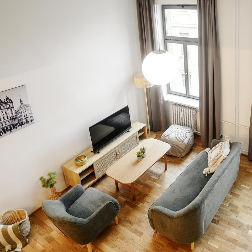 Communal lounge/ TV room, TV and multimedia, Living room, Seating area, Evening entertainment