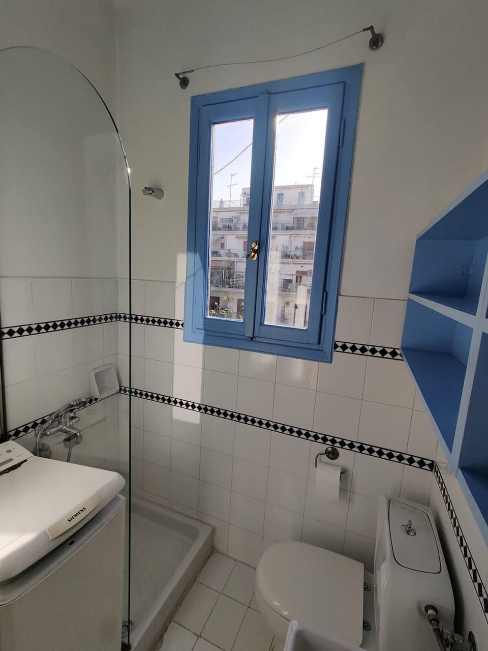 Cosy 1BR Apt with Balcony in Vibrant Exarcheia Apartment in Athens