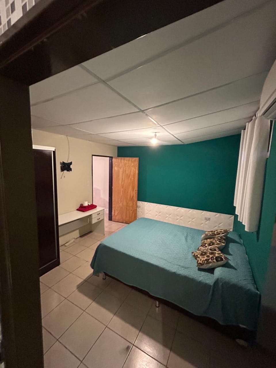 Bed, Photo of the whole room, wardrobe